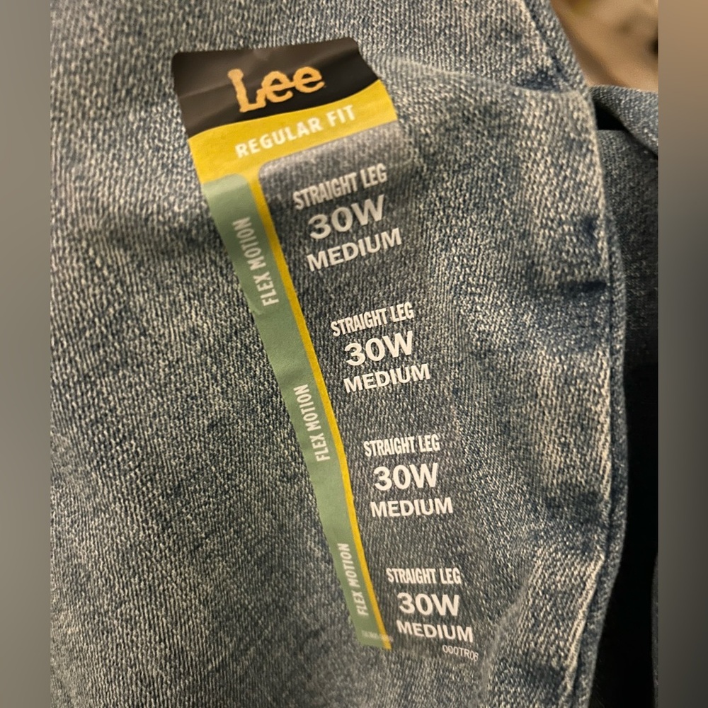 NWT! Lee Plus Size Straight Leg Blue Jeans Women's 30W Flex Motion Regular Fit - Picture 8 of 11
